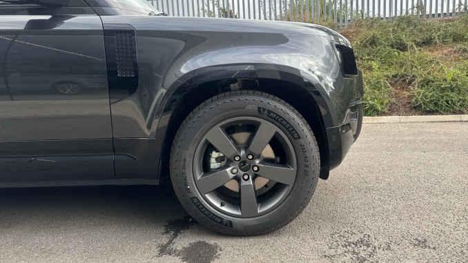 Land Rover Defender 3.0 D250 X-Dynamic SE 90 3dr Auto Diesel Estate - Image 8
